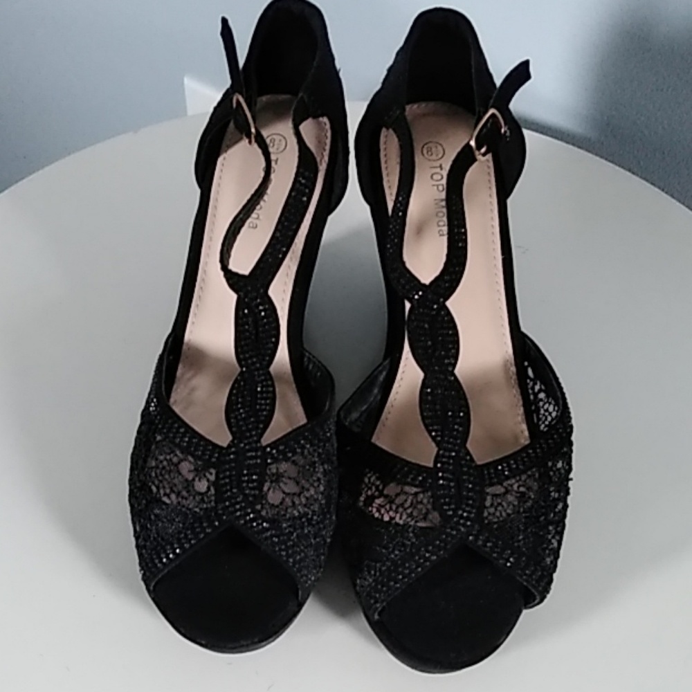 NWOT Black Beaded & Lace Sandals
